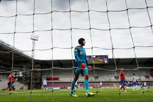 Helsingborgs målvakt Matt Pyzdrowski deppar