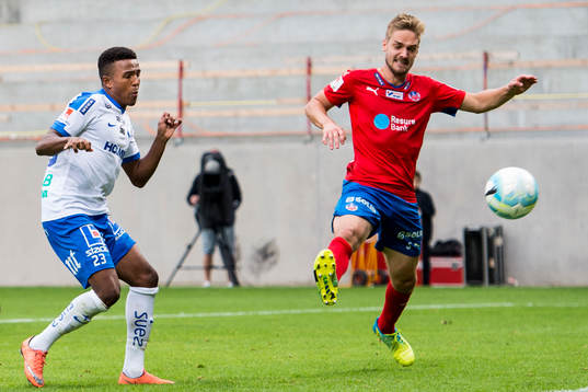 Norrköpings Niclas Eliasson gör 0-2 förbi Helsingborgs