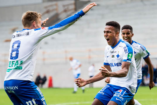 Norrköpings Niclas Eliasson (th) jublar med Nicklas