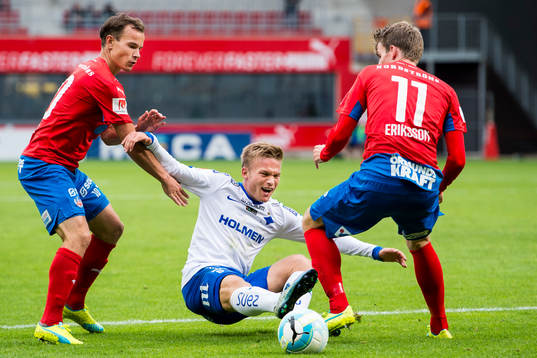 Norrköpings Nicklas Bärkroth faller