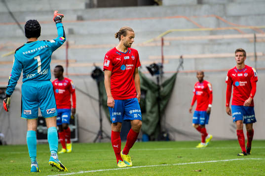 Helsingborgs Jonatan Olsson och Felix Bindelöv deppar