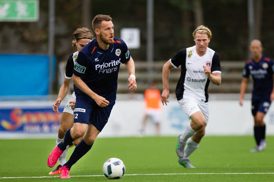 Qvidings August Wängberg jagar Utsiktens Anders Mogren