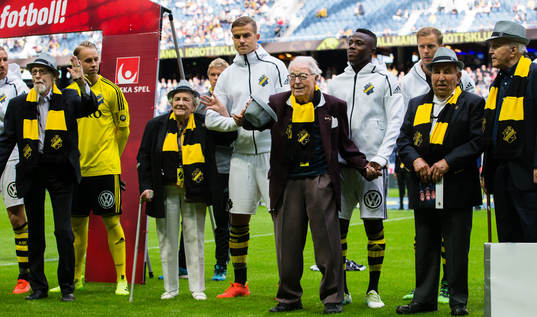 Åke Jigstedt (m) 96 år, AIK's läste medlem, agerade