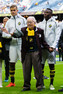 Åke Jigstedt (m) 96 år, AIK's läste medlem, agerade