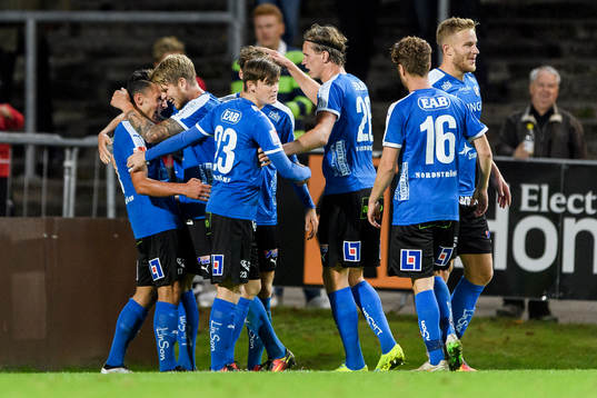 Halmstads Sead Haksabanovic (v) gör 2-0 och jublar med