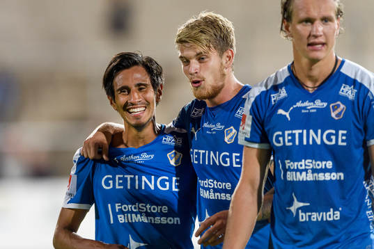 Halmstads Antonio Rojas och Marcus Mathisen är glada