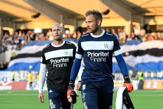 IFK Göteborgs målvakt John Alvbåge går av