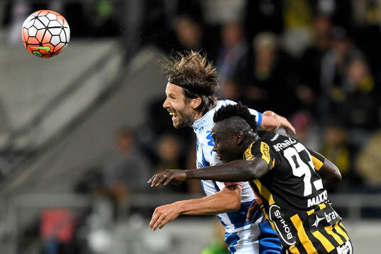 IFK Göteborgs Mattias Bjärsmyr och Häckens Alhassan