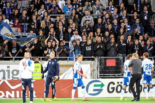 IFK Göteborgs supportrarna applåderar sitt lag