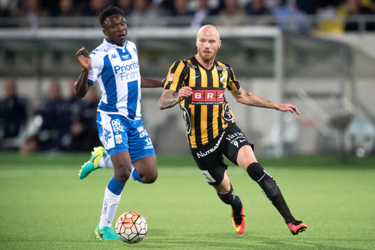 IFK Göteborgs Lawson Sabah och Häckens Alexander Farnerud