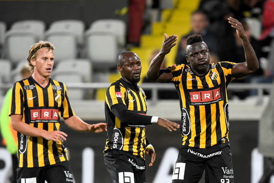 Häckens Rasmus Schuller, John Owoeri jublar med Häckens