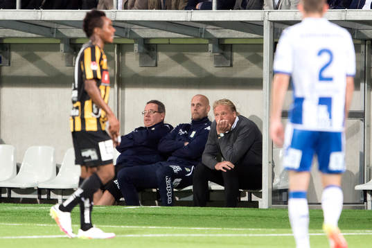 IFK Göteborgs tränare Jörgen Lennartsson deppar