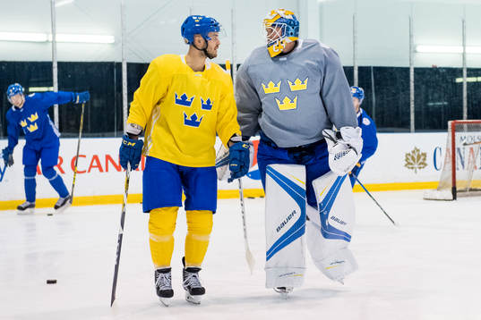 Sveriges Niklas Hjalmarsson och målvakt Jacob Markström