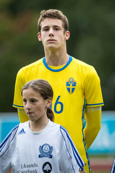 Sveriges Gabriel Wallentin i fotbollsmatchen mellan Sverige
