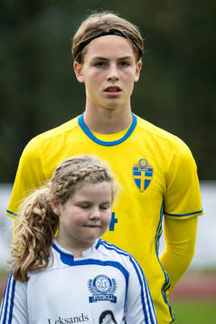 Sveriges Samuel Ohlsson i fotbollsmatchen mellan Sverige