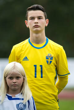 Sveriges Benjamin Hajdari  i fotbollsmatchen mellan Sverige