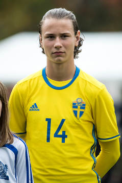 Sveriges Alex Timossi Andersson  i fotbollsmatchen mellan
