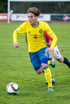 Sveriges  Samuel Ohlsson i fotbollsmatchen mellan Sverige