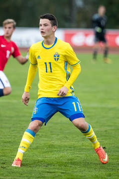 Sveriges Benjamin Hajdari  i fotbollsmatchen mellan Sverige
