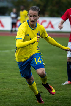 Sveriges Alex Timossi Andersson  i fotbollsmatchen mellan