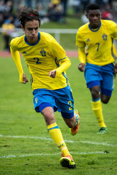 Sveriges Tyler Sernling  i fotbollsmatchen mellan Sverige