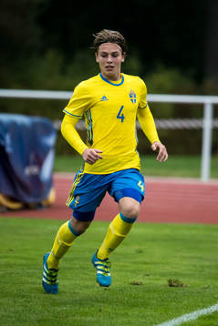 Sveriges Samuel Ohlsson i fotbollsmatchen mellan Sverige