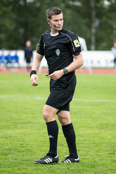 Domare Jesper Ekwall i fotbollsmatchen mellan Sverige och