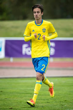 Sveriges Tyler Sernling  i fotbollsmatchen mellan Sverige