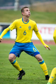Sveriges Oliver Verona Grönberg  i fotbollsmatchen mellan