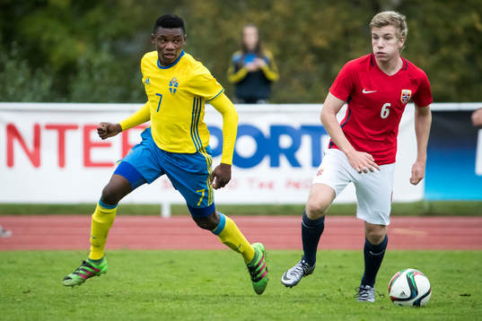 Sveriges Sylvin Mulumba Kayembe Ilolo i fotbollsmatchen