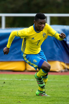 Sveriges Sylvin Mulumba Kayembe Ilolo i fotbollsmatchen