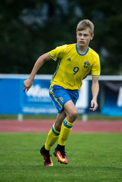 Sveriges Isac Harrysson i fotbollsmatchen mellan Sverige