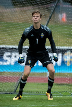 Sveriges Simon Andersson i fotbollsmatchen mellan Sverige