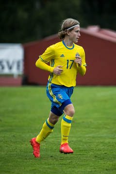 Sveriges Victor Backman i fotbollsmatchen mellan Sverige