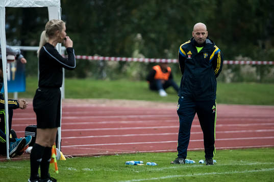 Sveriges Magnus Wikman, förbundskapteni fotbollsmatchen