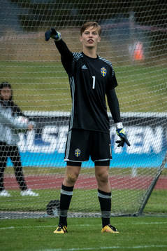 Sveriges Simon Andersson i fotbollsmatchen mellan Sverige