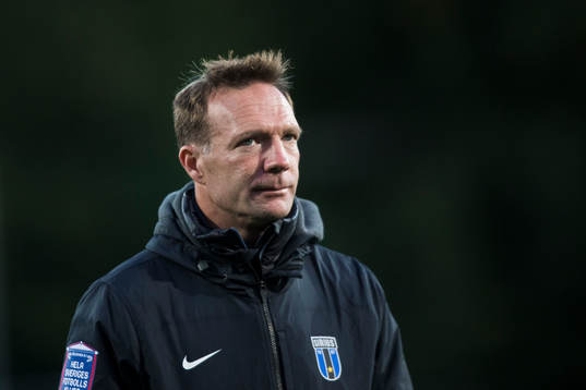 Sirius tränare Kim Bergstrand innan fotbollsmatchen i