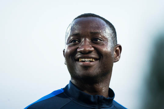 Sirius Moses Ogbu innan fotbollsmatchen i Superettan mellan