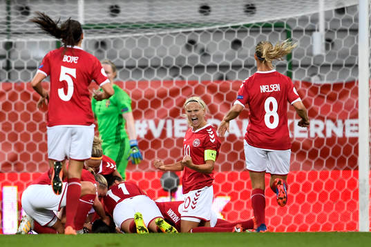 Danmarks Pernille Harder jublar