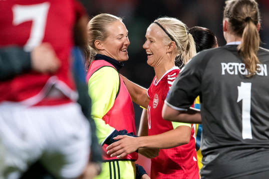 Sveriges Magdalena Eriksson och Danmarks Pernille Harder