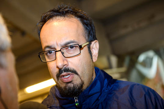 Sveriges läkare Houman Ebrahimi blir intervjuad
