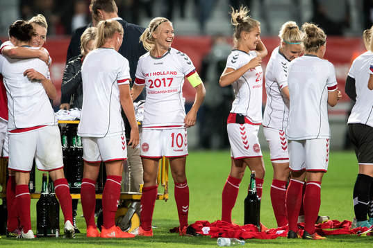 Danmarks Pernille Harder jublar