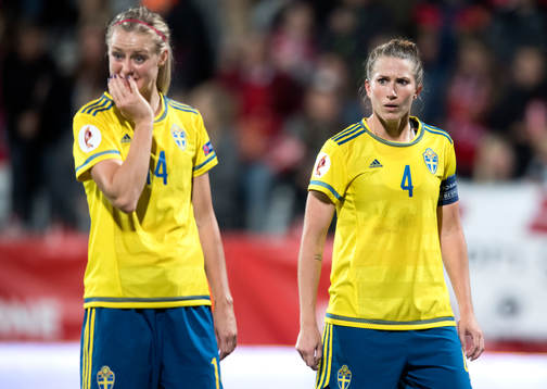 Sveriges Amanda Ilestedt och Emma Berglund deppar