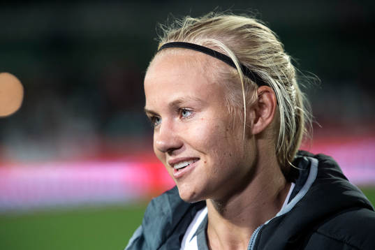 Danmarks Pernille Harder blir intervjuad