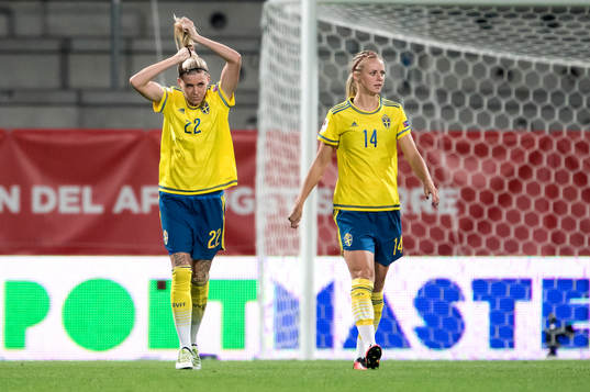 Sveriges Olivia Schough och Amanda Ilestedt deppar