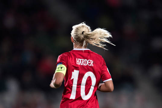 Ryggen på Danmarks Pernille Harder