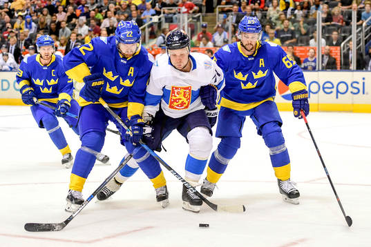 Sveriges Daniel Sedin, Finlands Leo Komarov och Sveriges