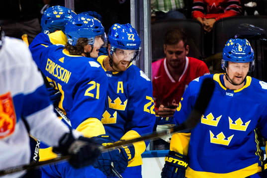 Sveriges Anton Strålman jublar med lagkamraterna