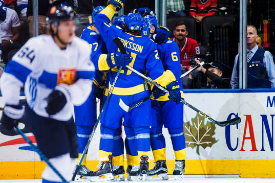 Sveriges Anton Strålman jublar med lagkamraterna