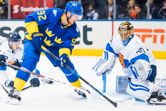 Sveriges Gabriel Landeskog och Finlands målvakt Tuukka Rask
